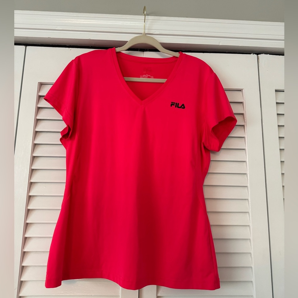 Women’s FILA sport tee - athletic wear - v neck - XL